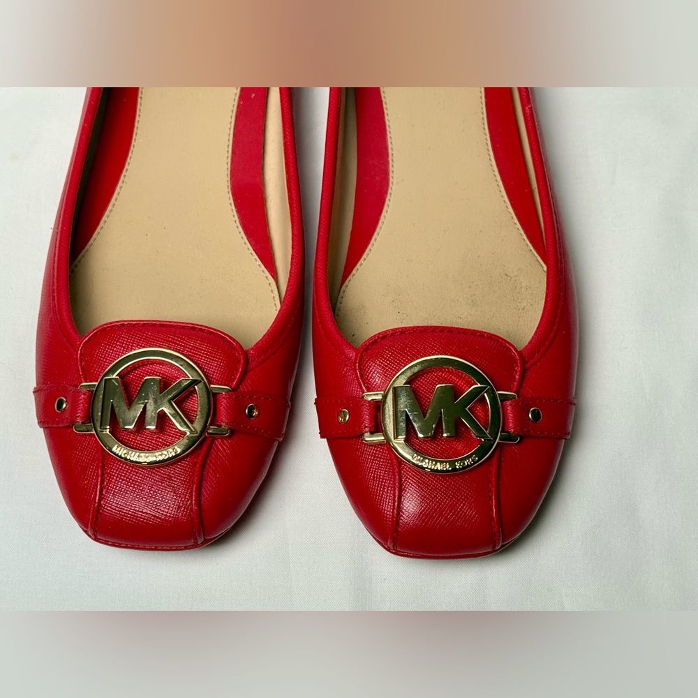 Michael Kors Fulton Red Leather Gold Logo Charm Flats Shoes Size 8M - Picture 5 of 10